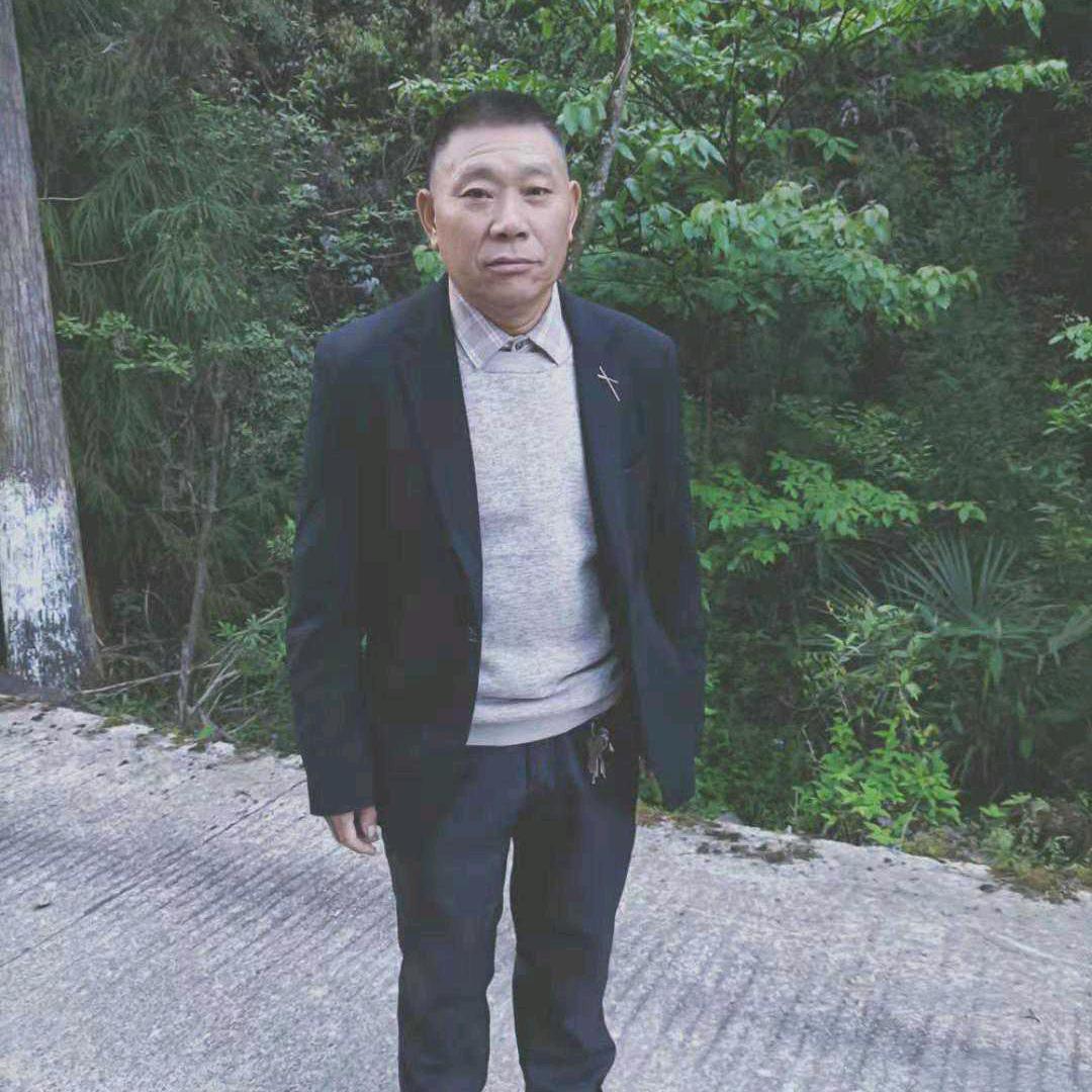向老大，湖北利川人，祝各亲人们身体健康！