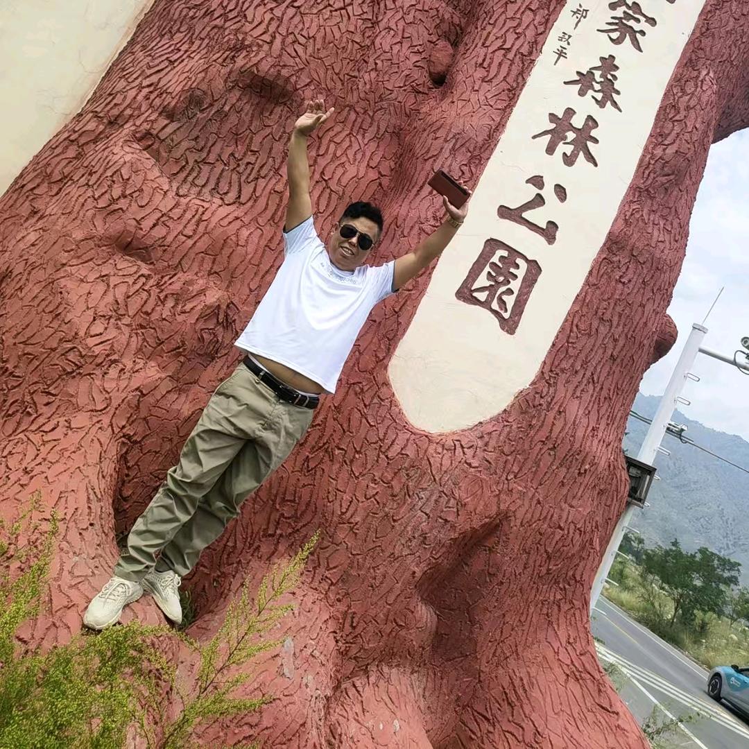 蓝天下的奔跑者