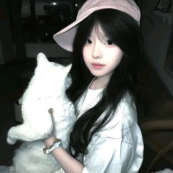 烤红薯的雪绒>^