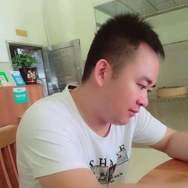 吕八教练(七小训练场)