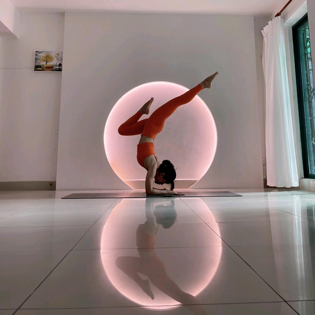 在惠州教瑜伽普拉提的楠楠