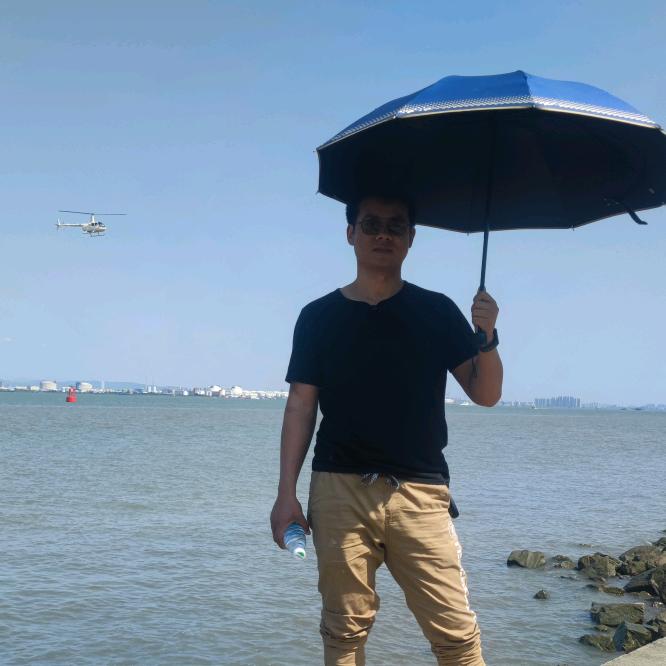 花自飘零水自流，清风拂面云飞杨