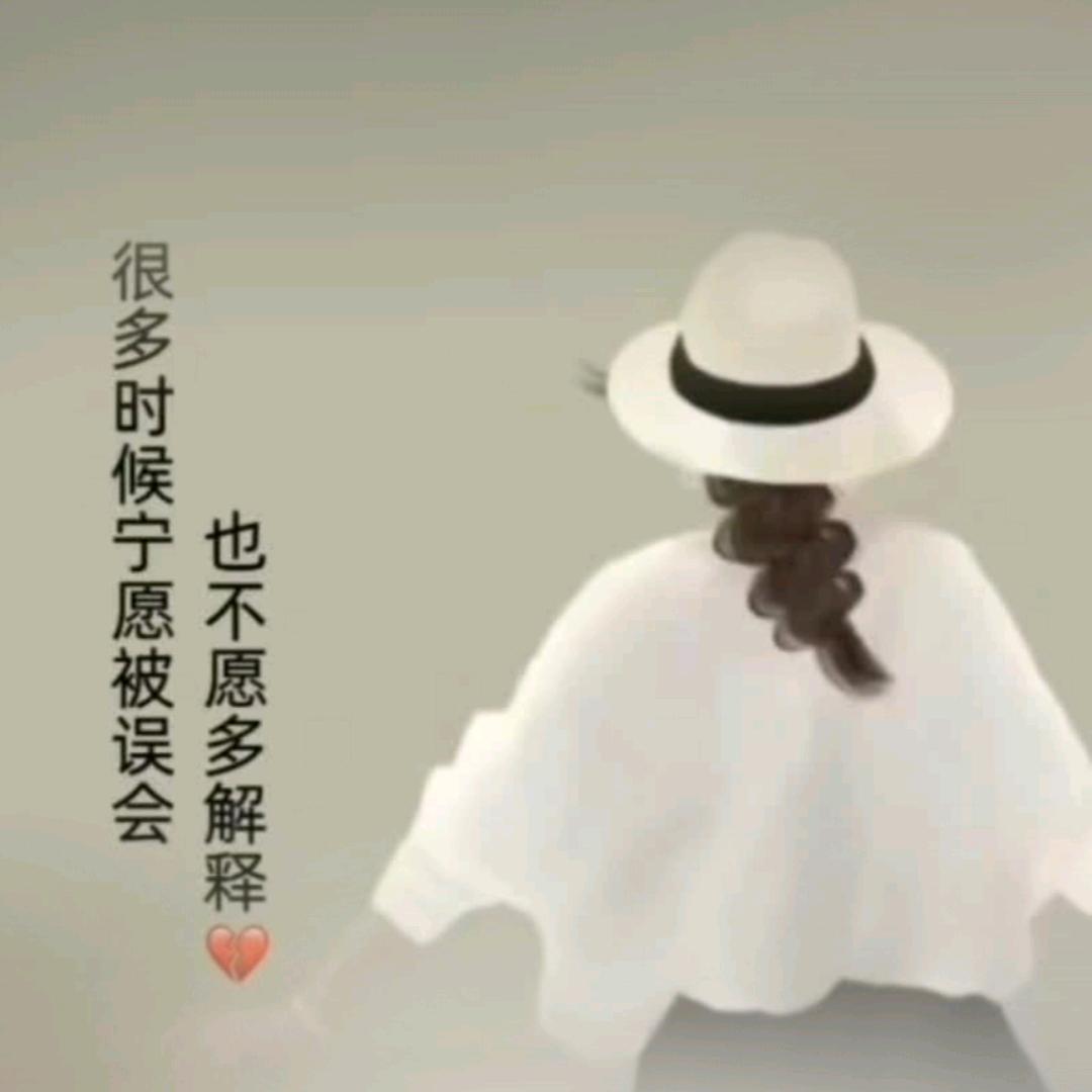 七月半夏头像