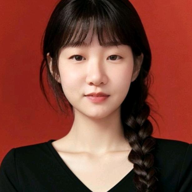 @嫣然