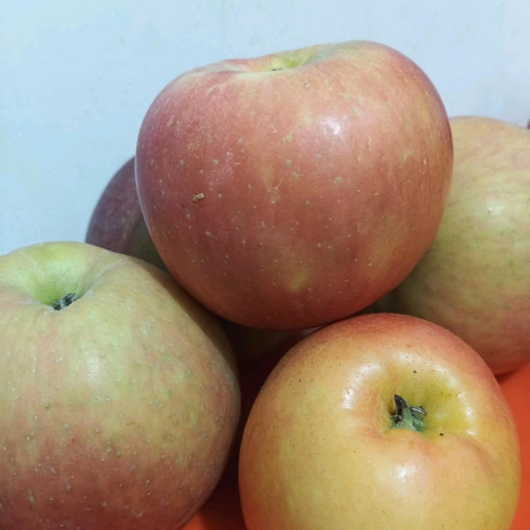 我很快就到，请稍微等一会儿。