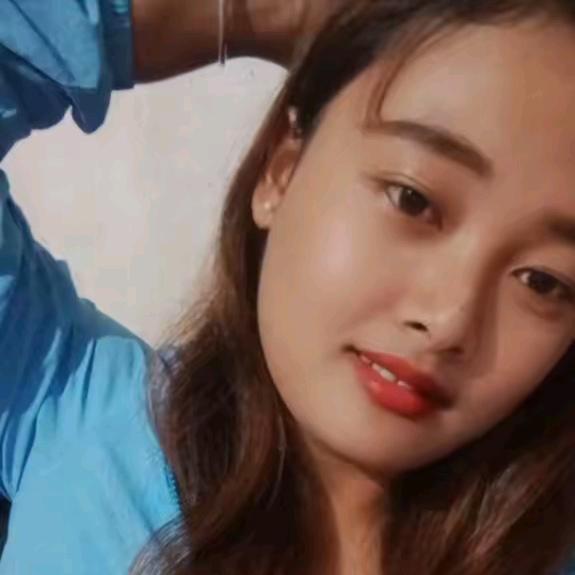 她的背影