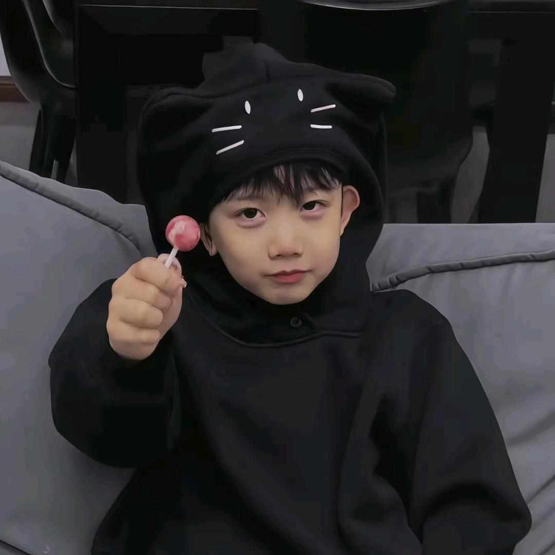爱笑`