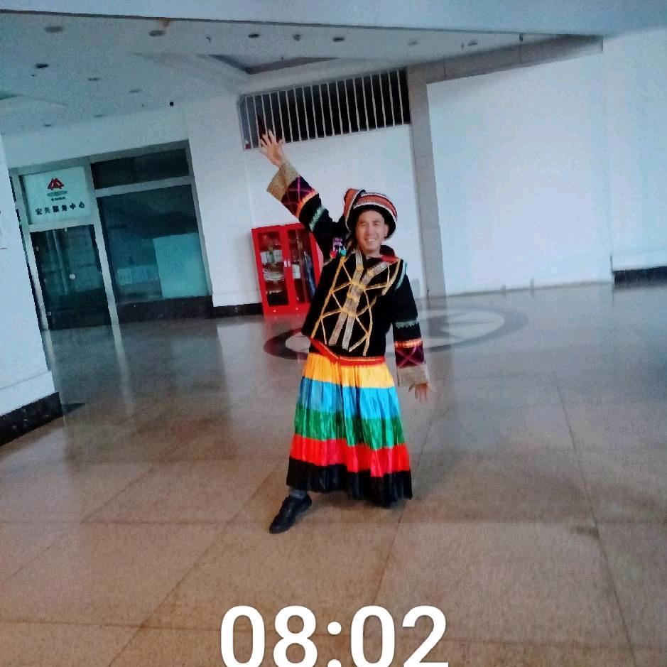 昭通小哥爱山歌每天不定时间开播小号