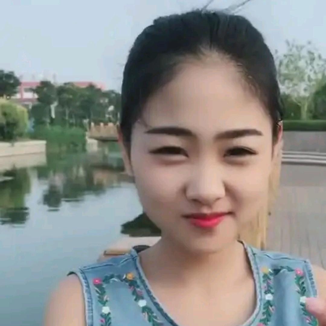 村里小芳.