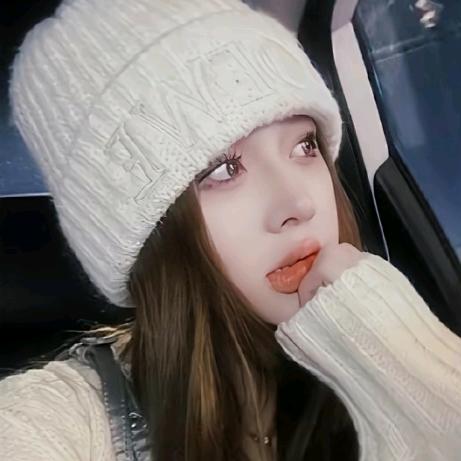 躲在角落里de猫