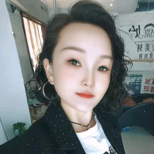 灵姐～理发店老板娘