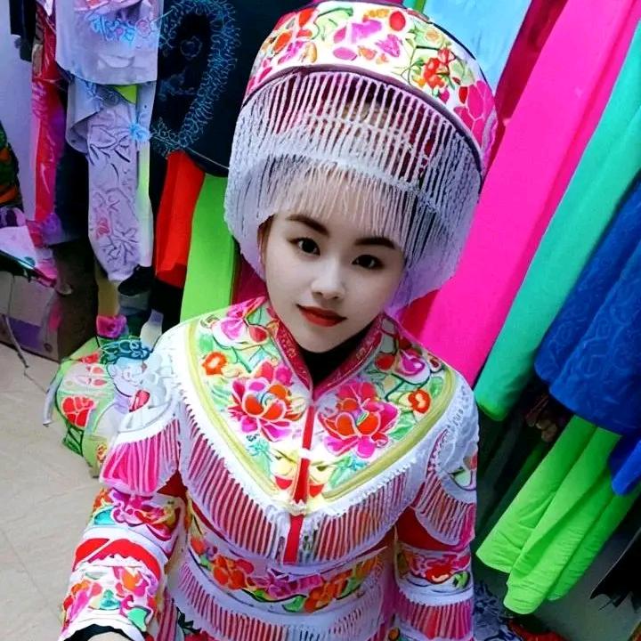 水富苗苗衣搁服装店