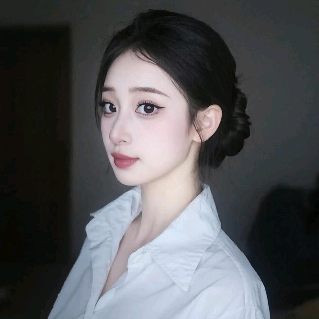 有点爱美的冰冰老师🍁