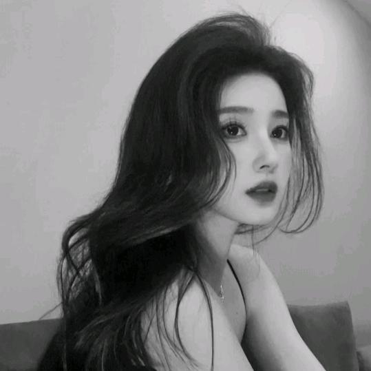 𝑇.依依