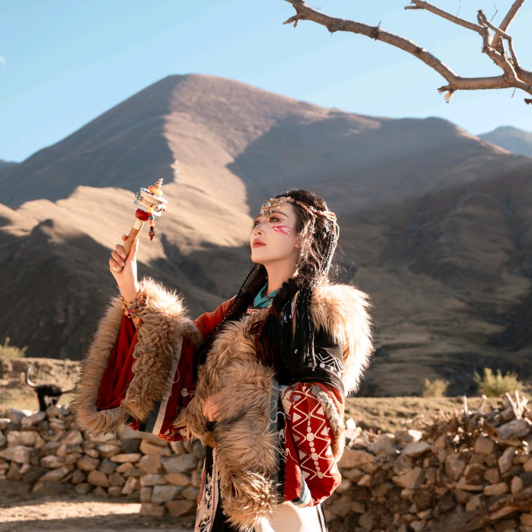 丽姐西藏旅游租车(藏服写真)