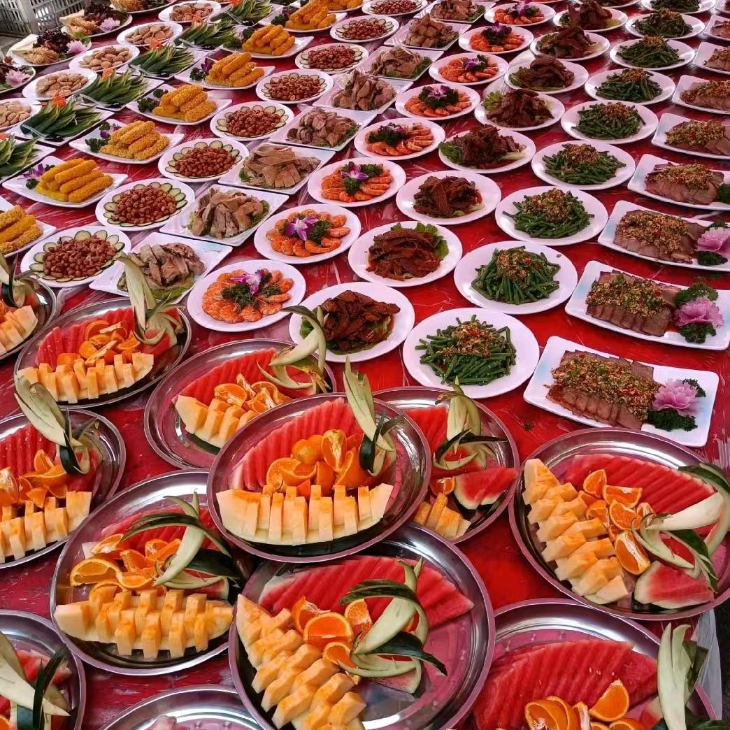 巨良餐饮服务队