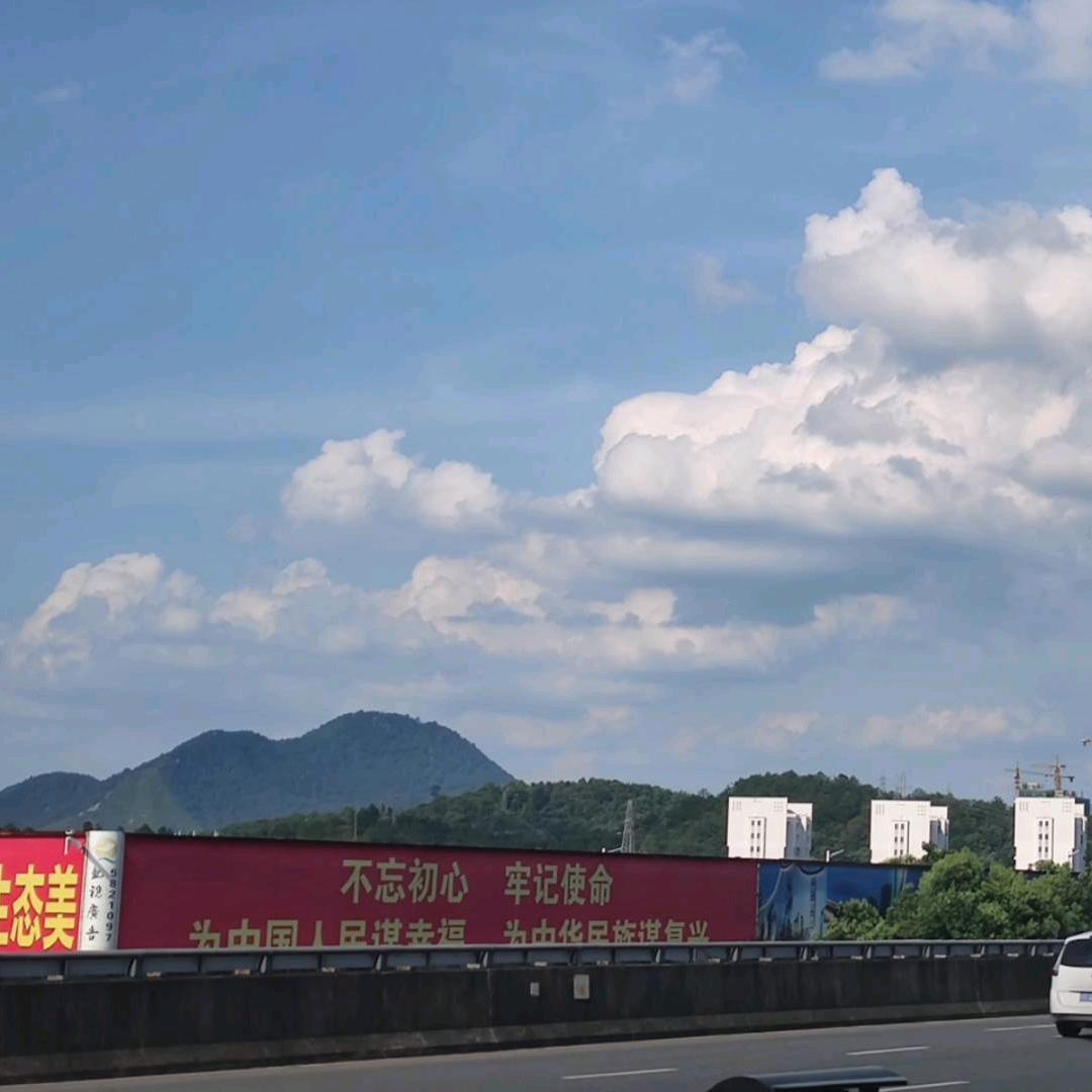 不忘初心牢记使命