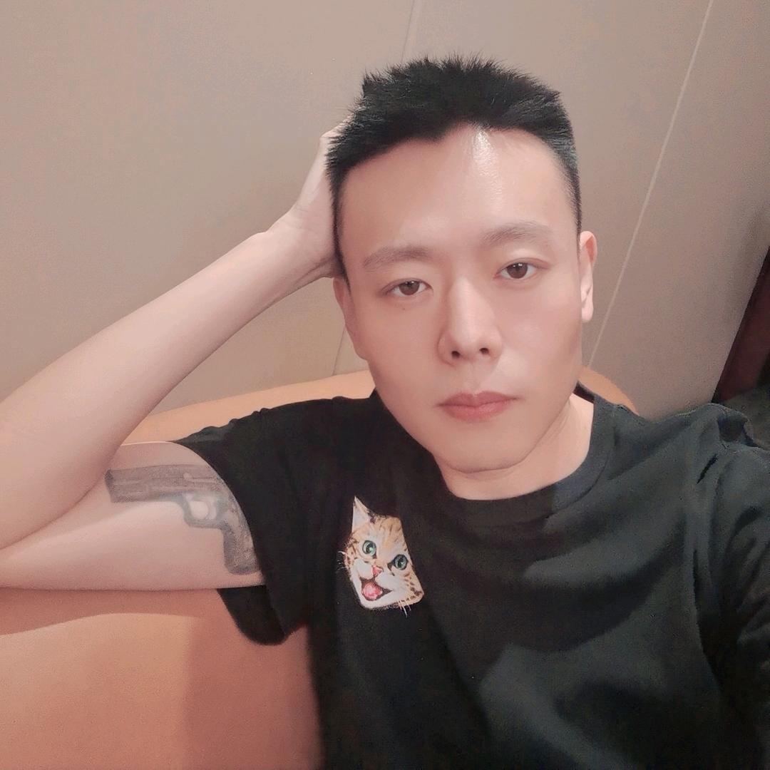 周群嘲