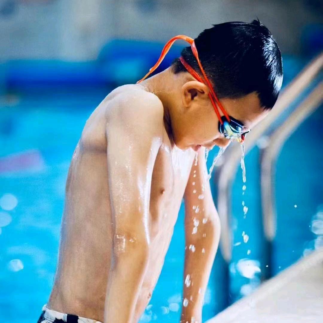爱游泳的🐬黄教练