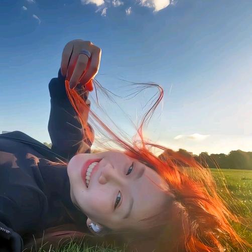 牵手在傍晚街头