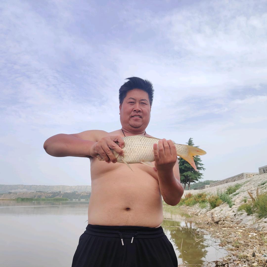 西闫街好太太厨卫、热水器、净水器、彭海波