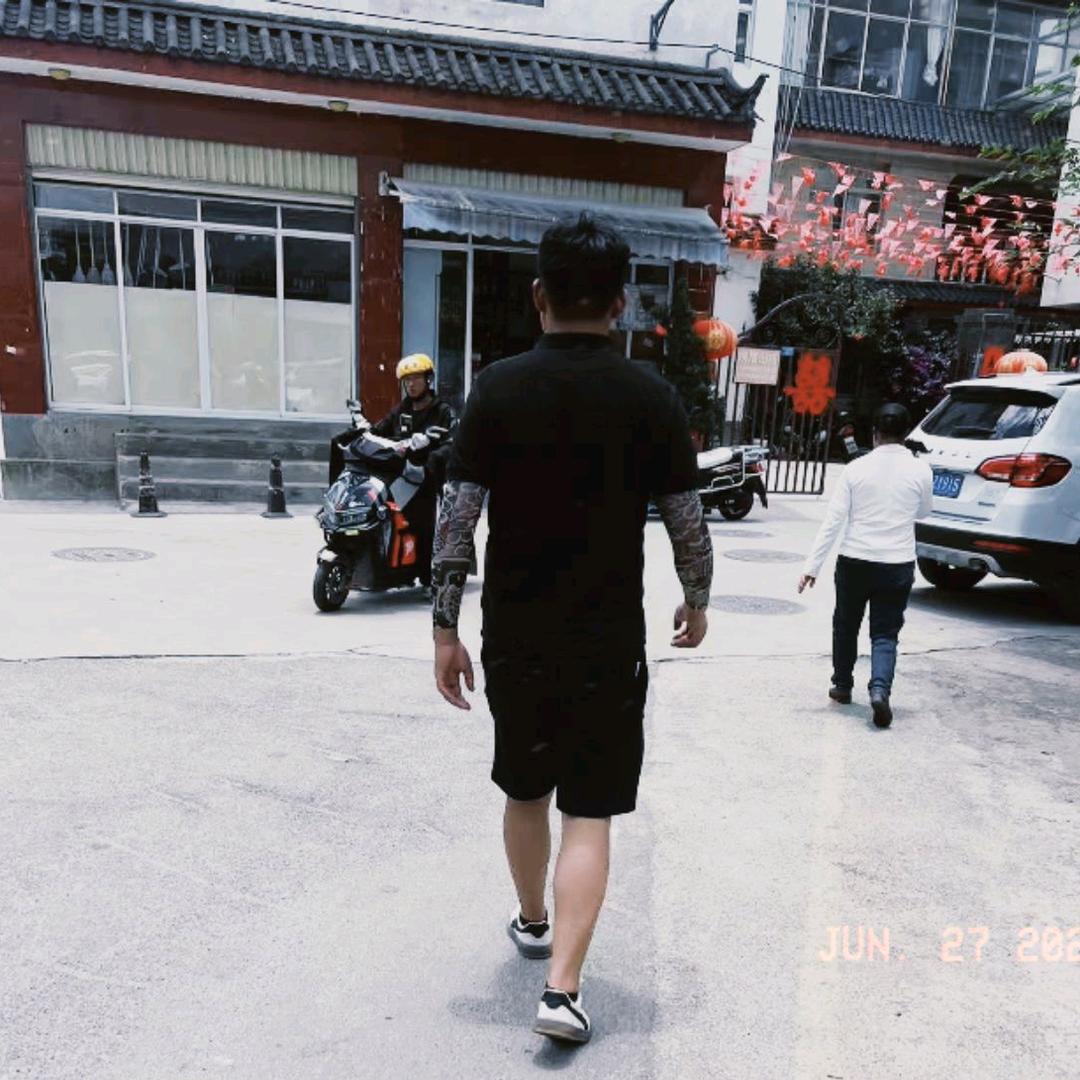 梅梁鑫