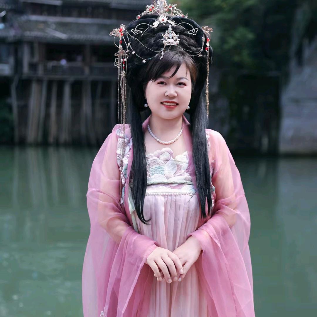爱笑的我。