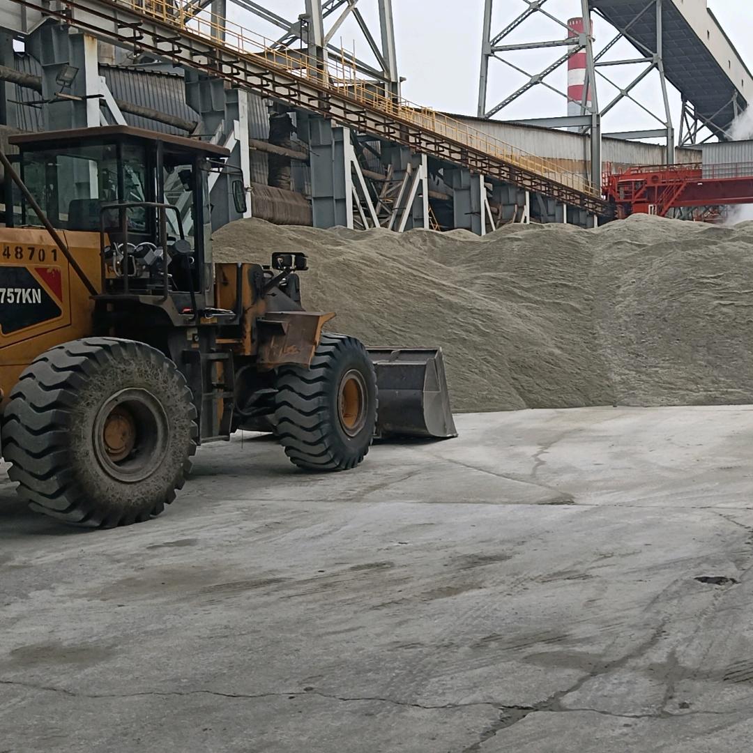 河北省唐山市丰南区，瑞通车队内运6号铲车