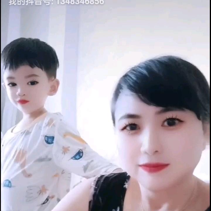带刺的黑色玫瑰