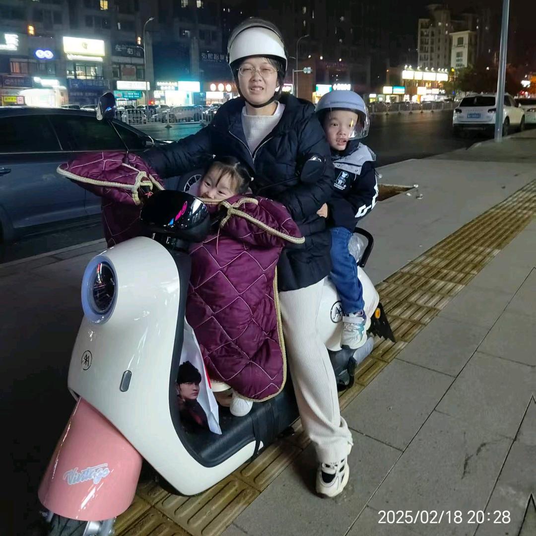 瑾多多和瑜多多的灞灞