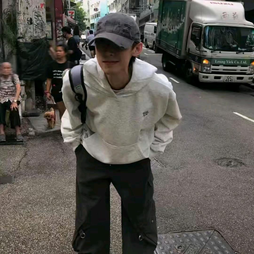超雄抑郁症半夜偷吃螺蛳粉被护工暴打