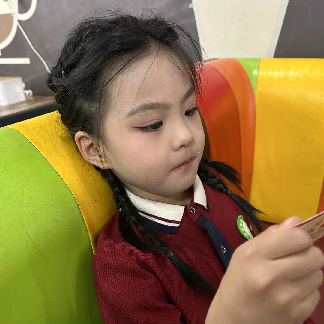 闹闹（招缝纫工）