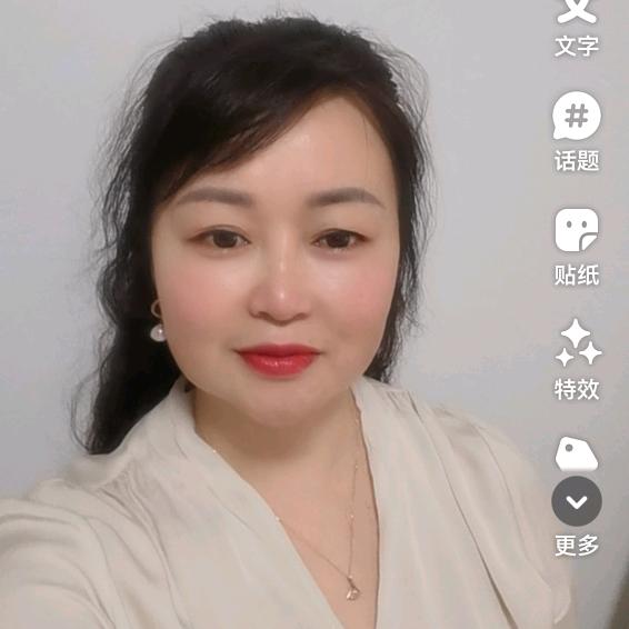 爱笑的大姐姐