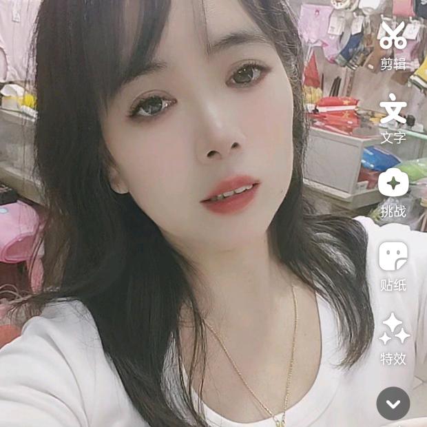 小菊红，👭💰