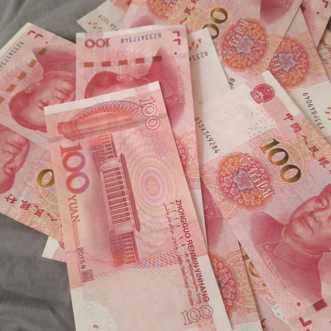 爱错了人可以记得回头。下一站路口等你。
