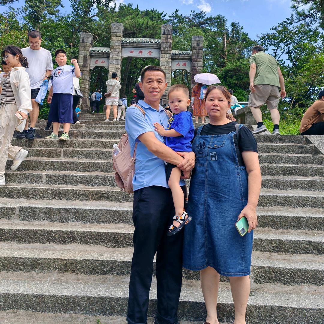 70年四个孙子的奶奶