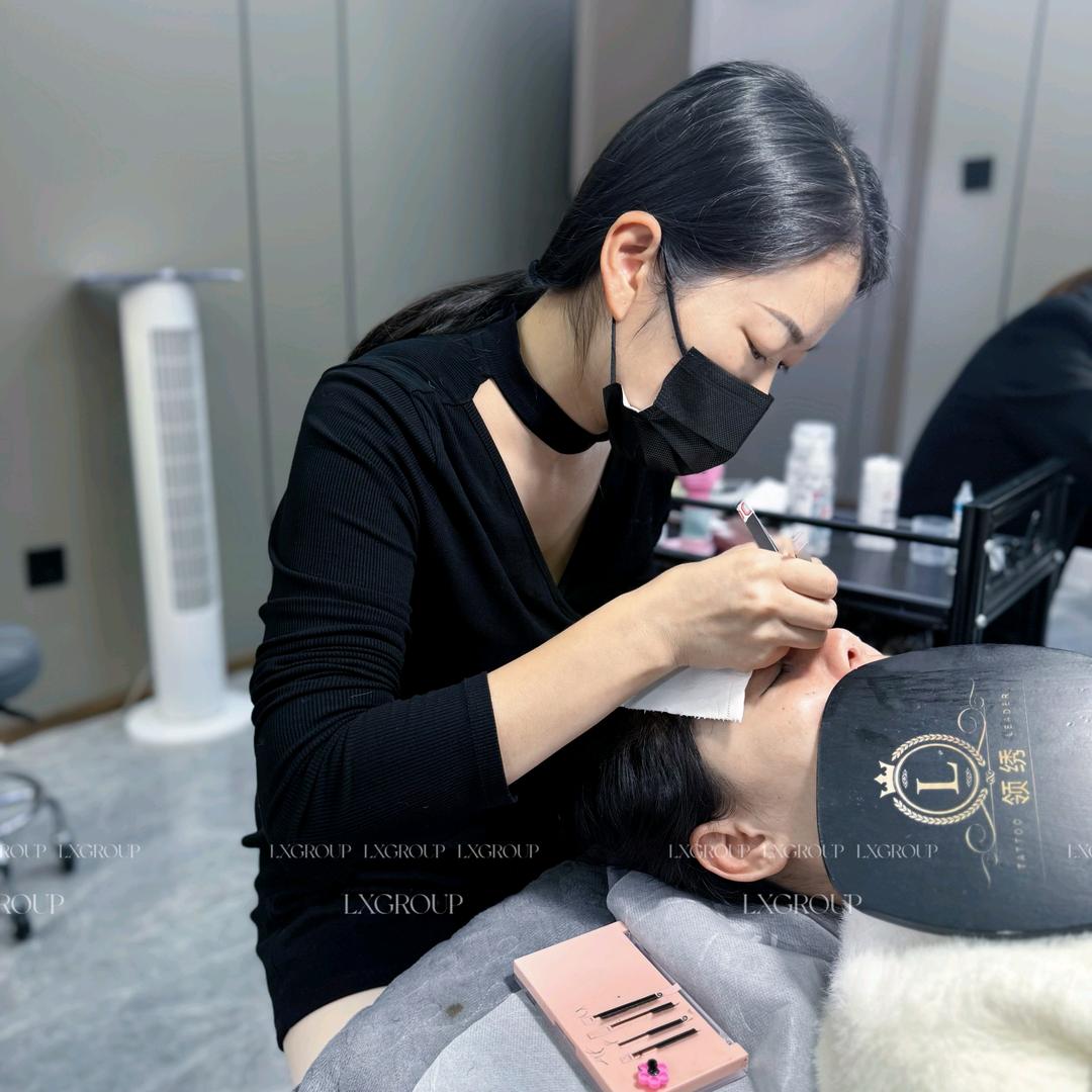 茶陵纹绣化妆师乐乐