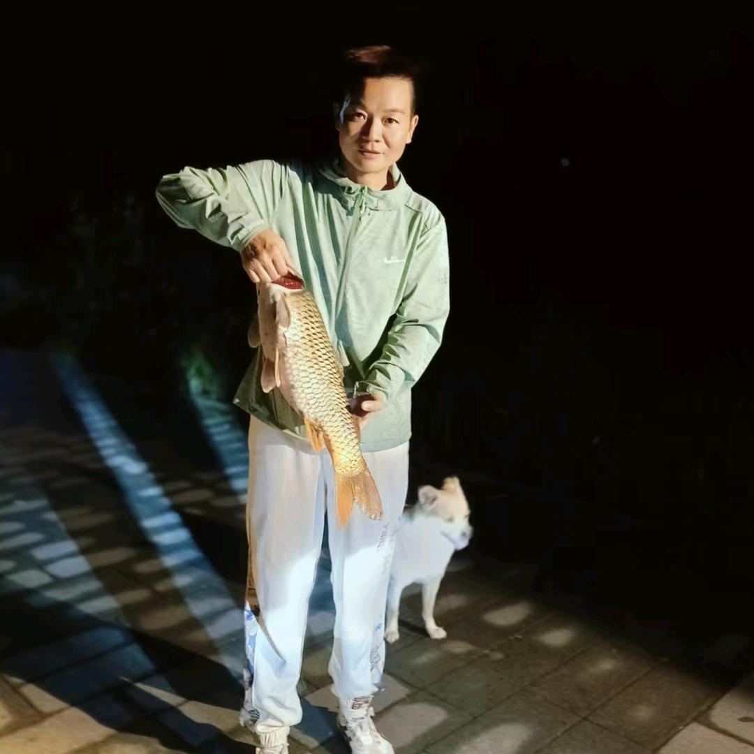 爱钓鱼，爱🐩🐩，爱自由