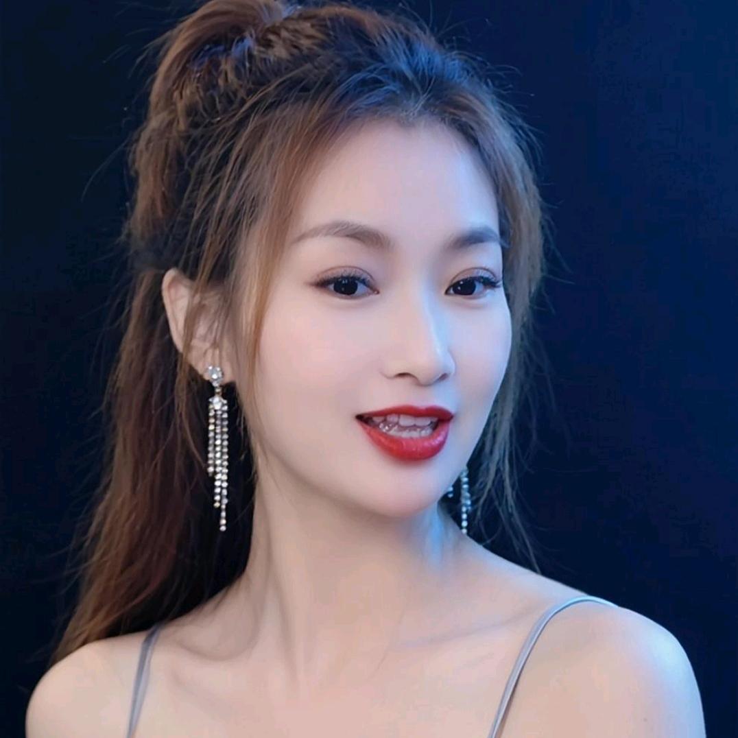 张燕子美发晚上8点半开播