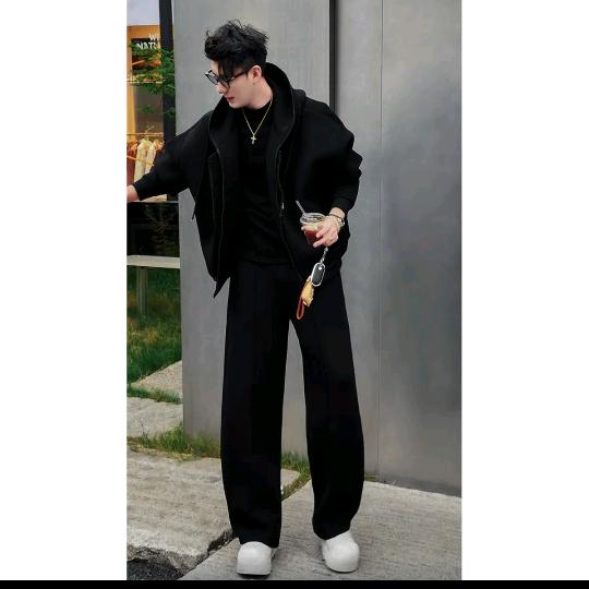 叼着奶瓶逛青楼