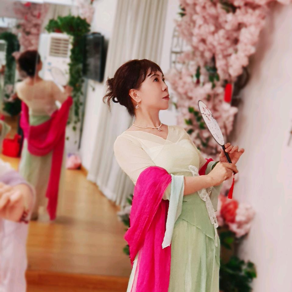 依然