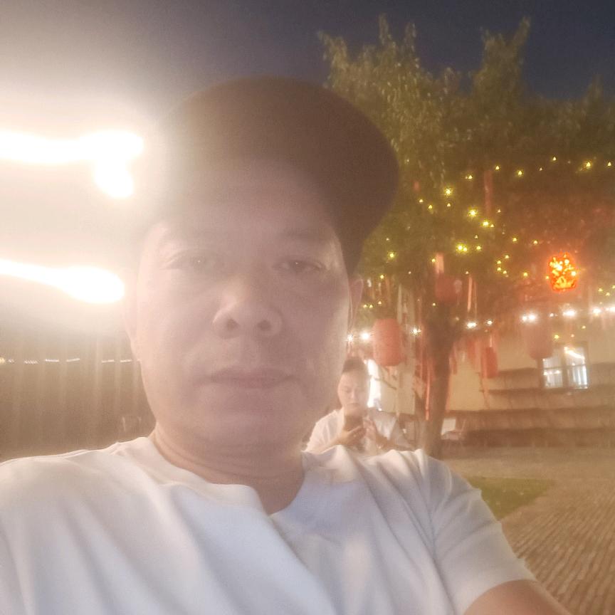 36坐四轮车老朱