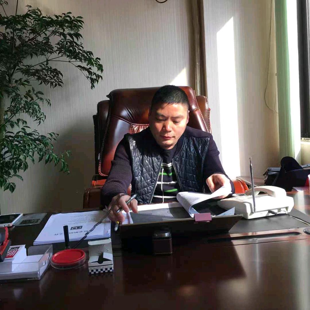 龙行天涯一一龙少