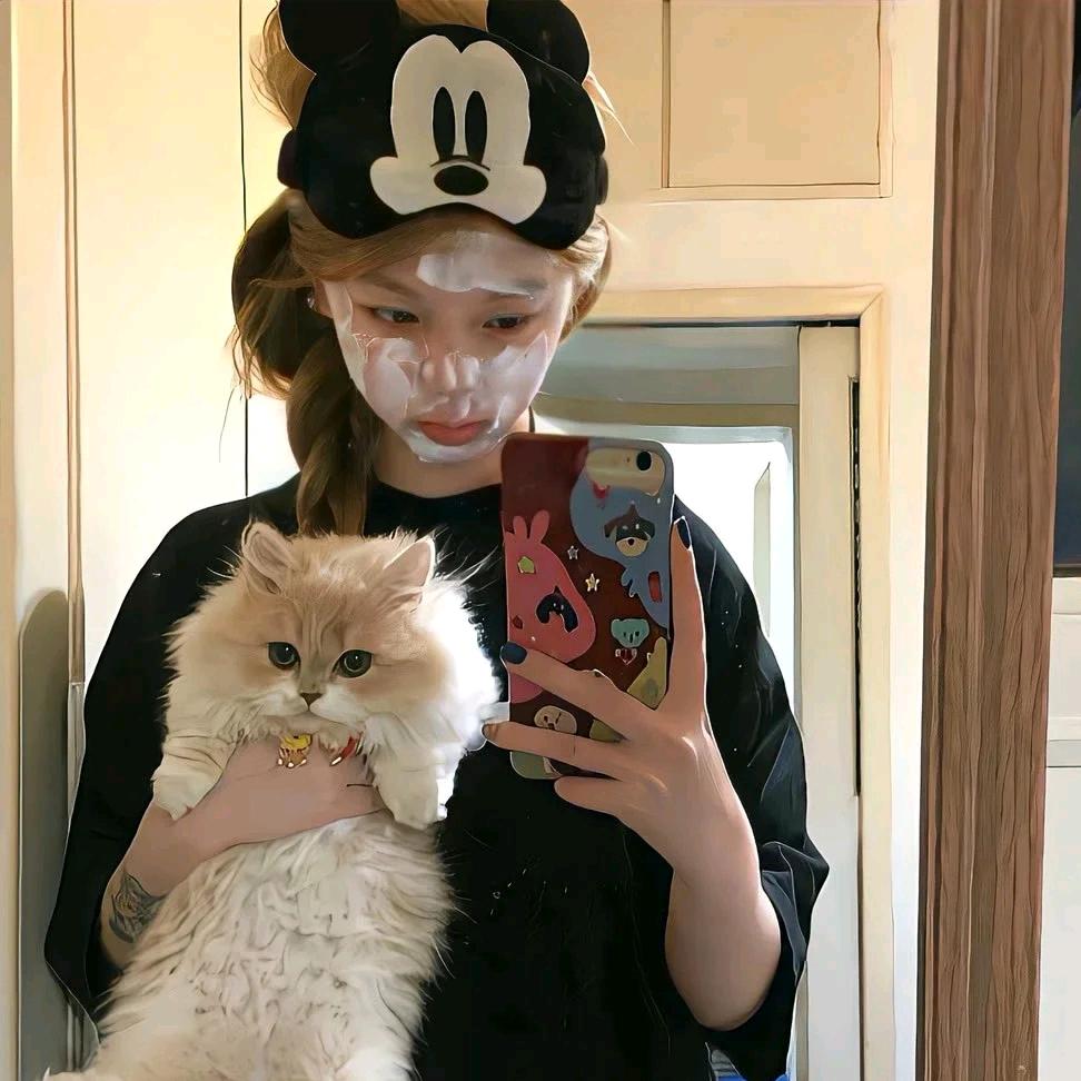 小👻