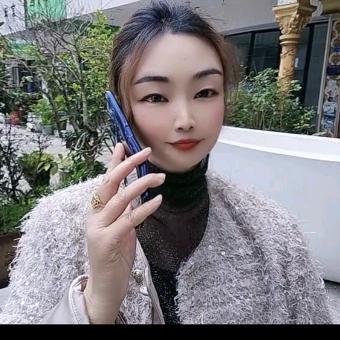 晴隆新时代恋白女装颜小凡