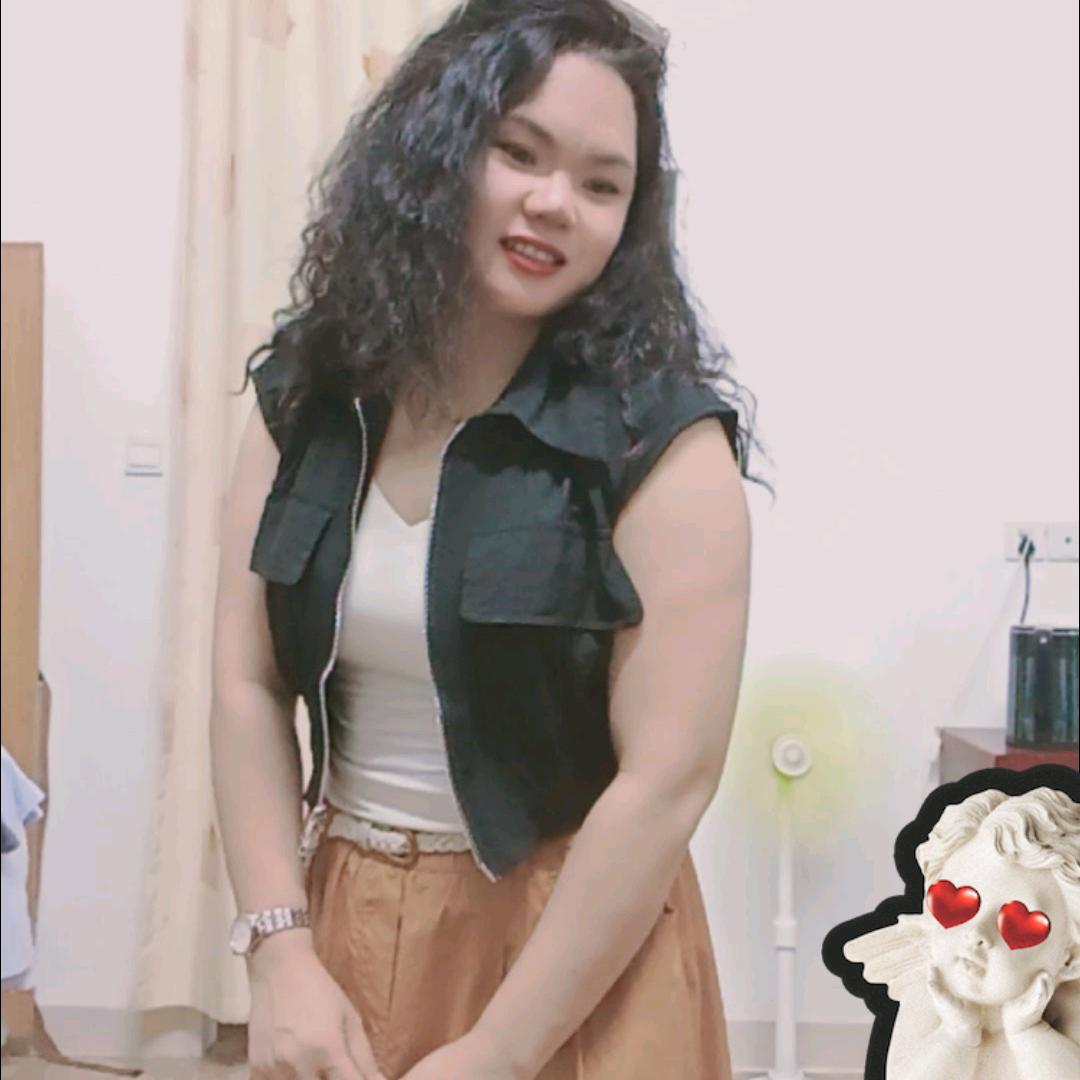 坚强爱笑的女孩