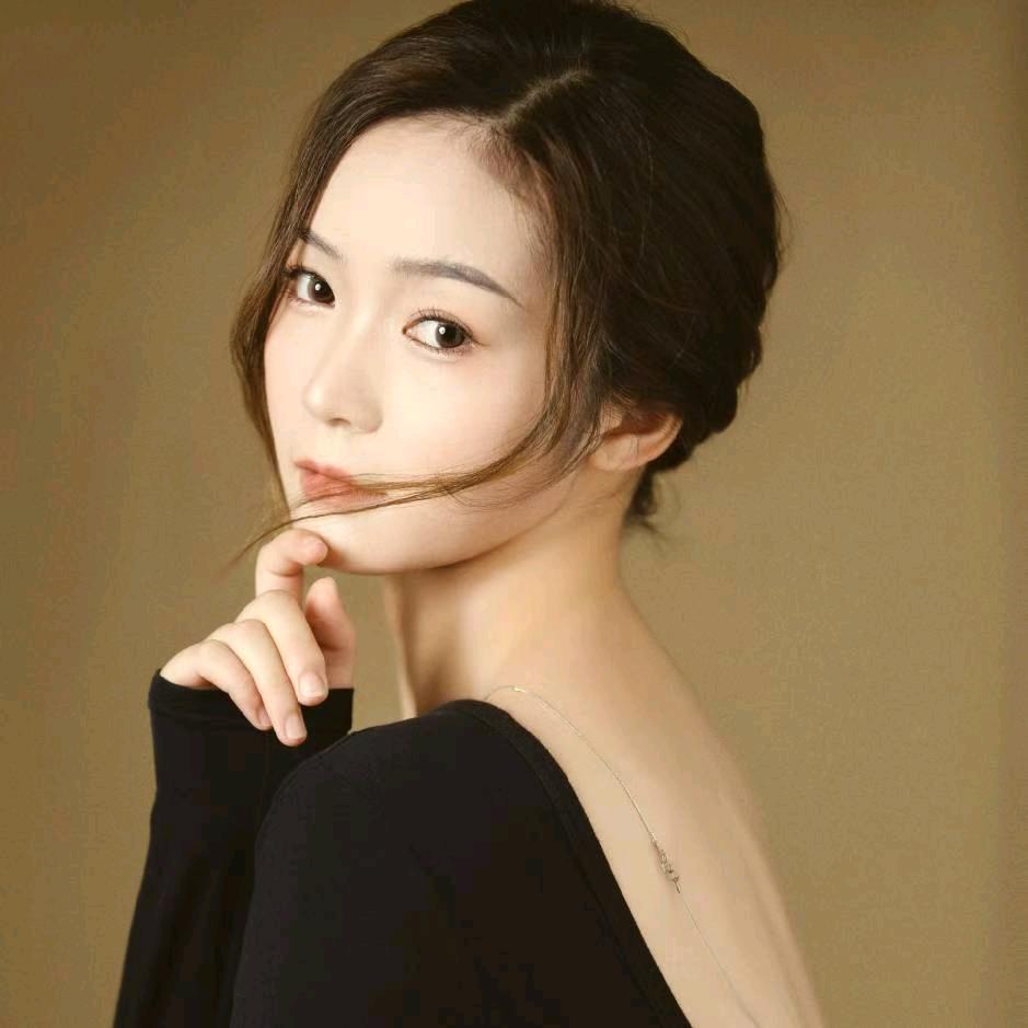 半山佳和.水映书香婷婷