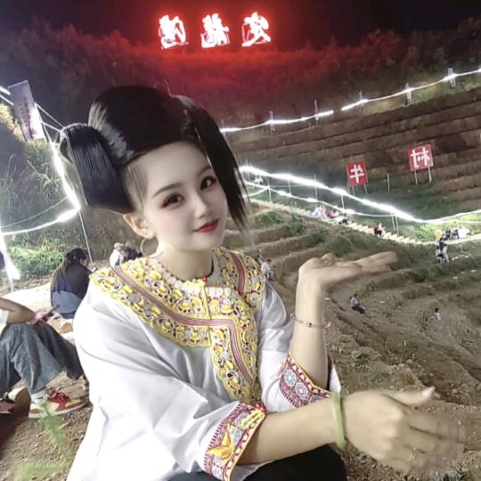 @颖颖（侗族）