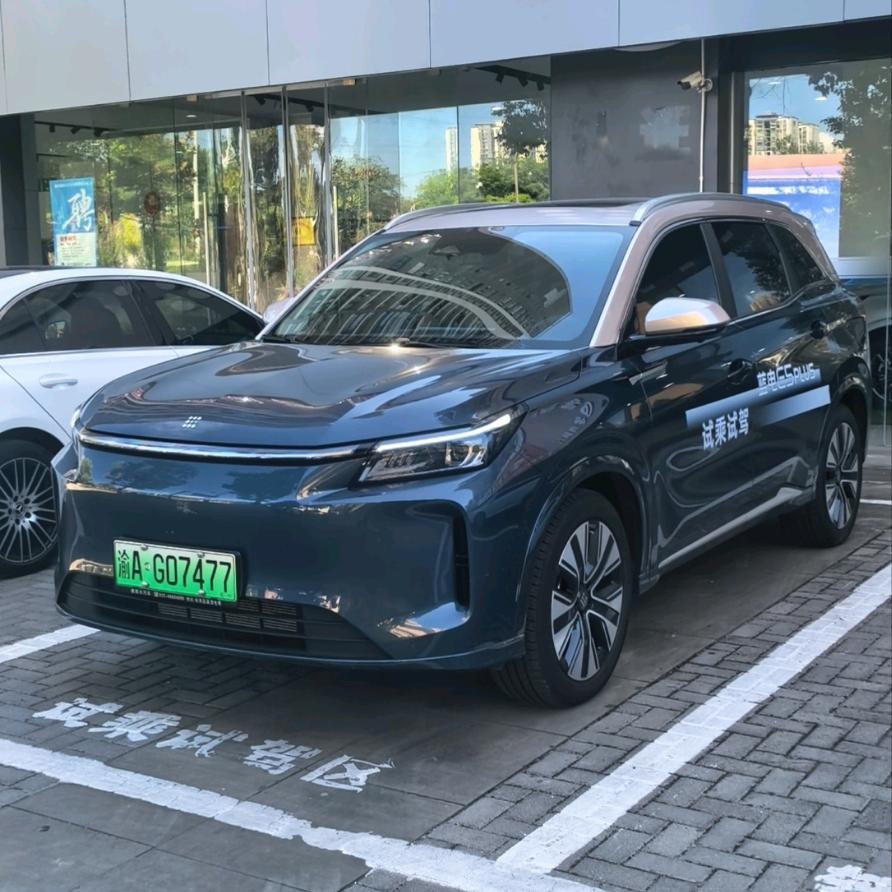 赛力斯蓝电 小孔