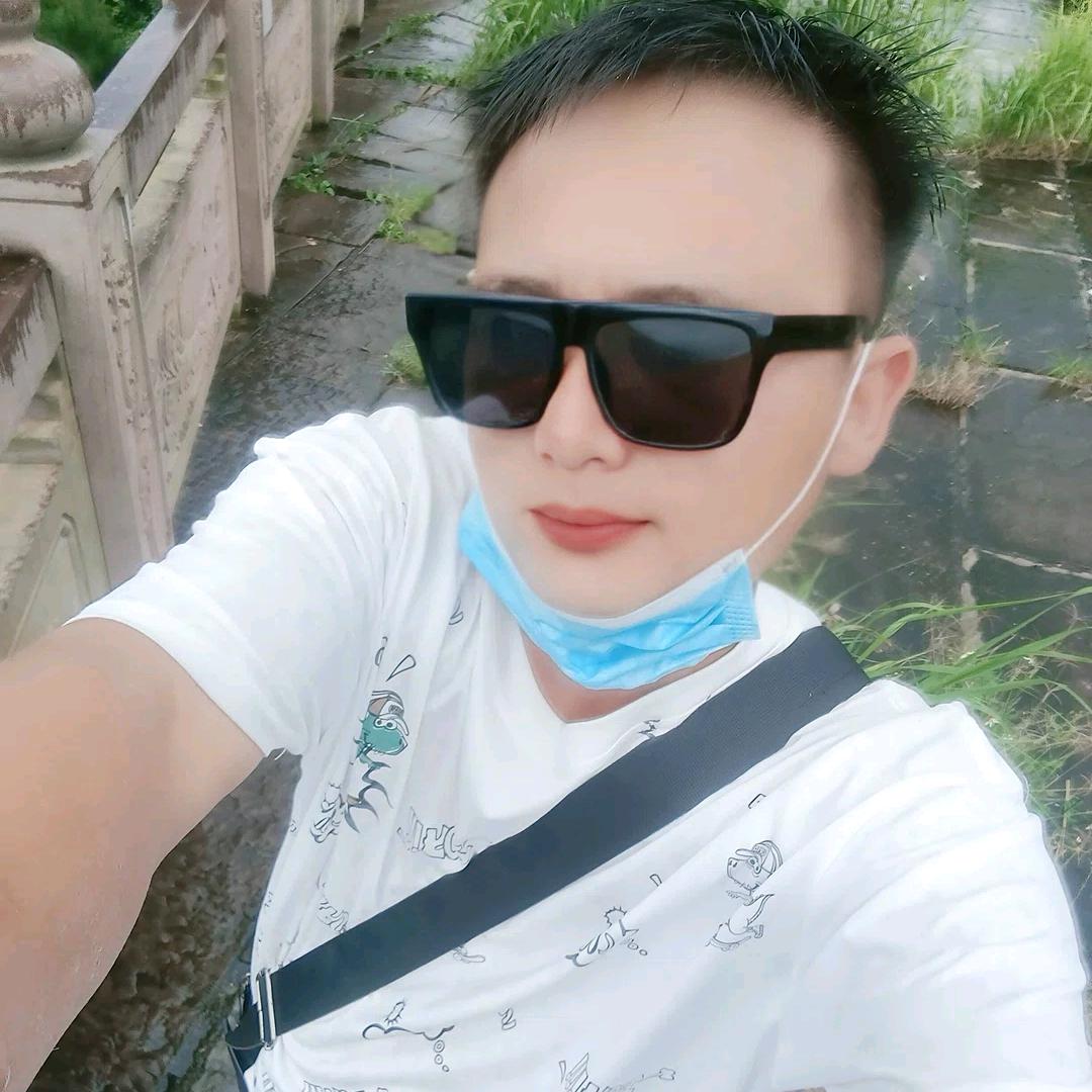 90后 在农村创业卖菜的小福